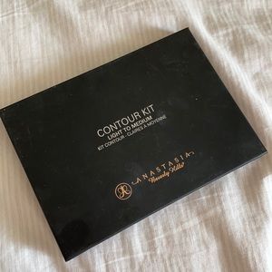 Anastasia Beverly Hills Contour Kit in Light to Medium